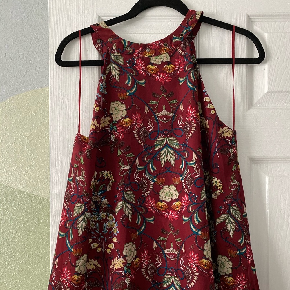 Trapeze top, rust color and ornate flower design